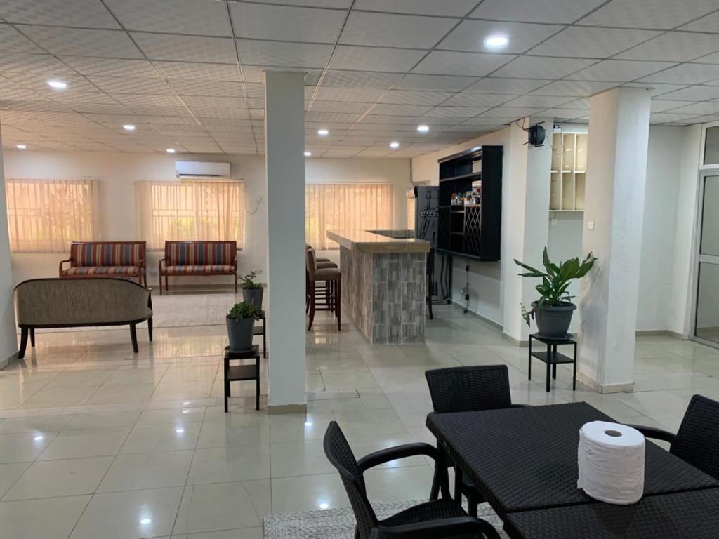 Sky Inn Hotel Freetown Eksteriør billede