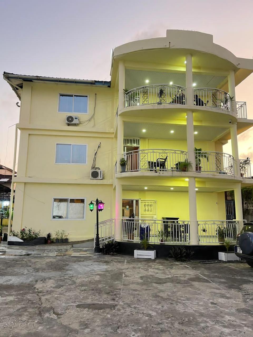 Sky Inn Hotel Freetown Eksteriør billede
